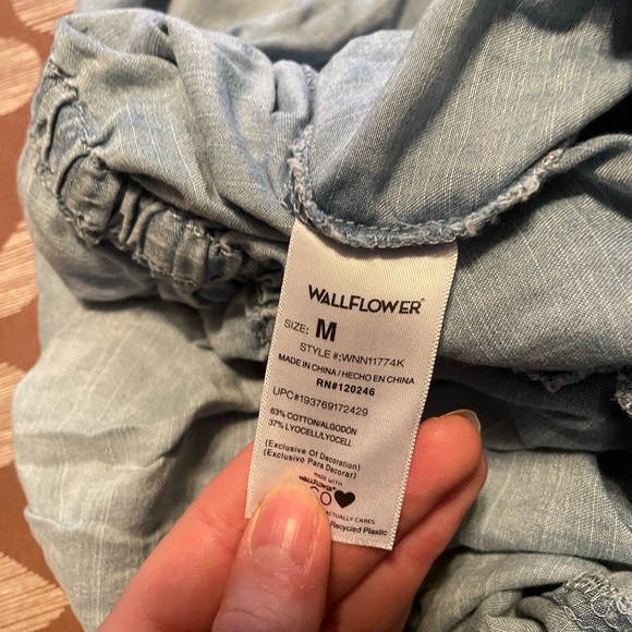 WALLFLOWER Wallflower Lightwash Overalls Women’s Size M - Picture 3 of 5